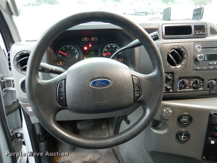 image for item HL9483 2014 Ford E450  shuttle bus