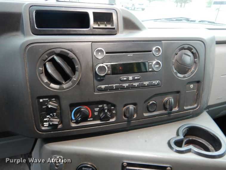 image for item HL9483 2014 Ford E450  shuttle bus