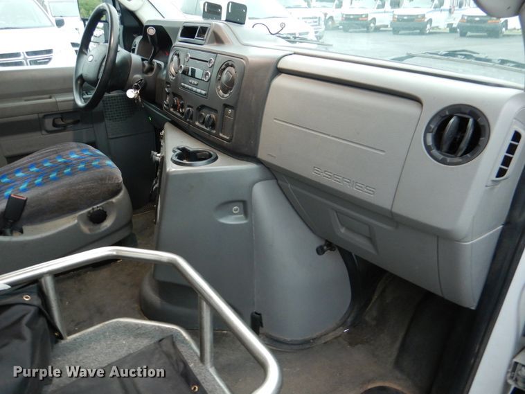 image for item HL9483 2014 Ford E450  shuttle bus