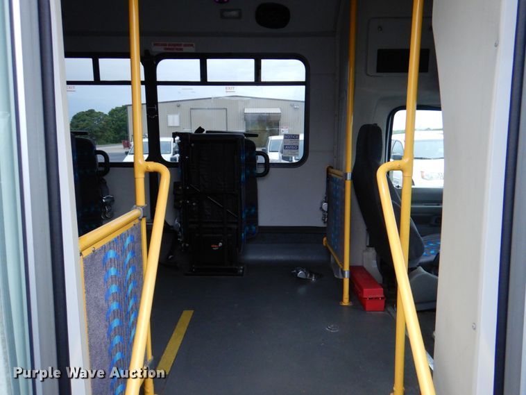 image for item HL9483 2014 Ford E450  shuttle bus