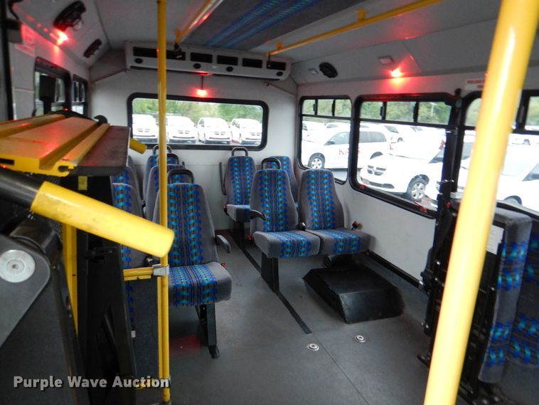 image for item HL9483 2014 Ford E450  shuttle bus