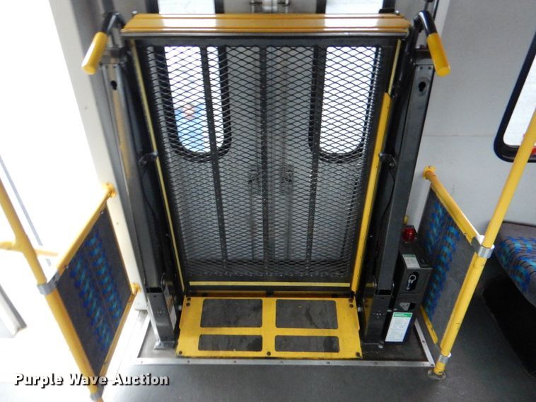 image for item HL9483 2014 Ford E450  shuttle bus