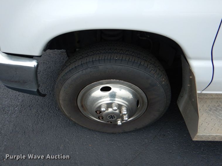 image for item HL9483 2014 Ford E450  shuttle bus