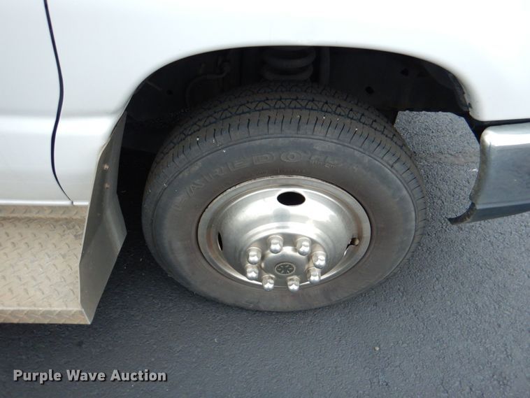 image for item HL9483 2014 Ford E450  shuttle bus