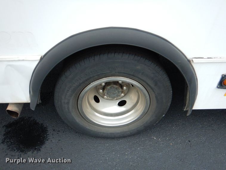 image for item HL9483 2014 Ford E450  shuttle bus