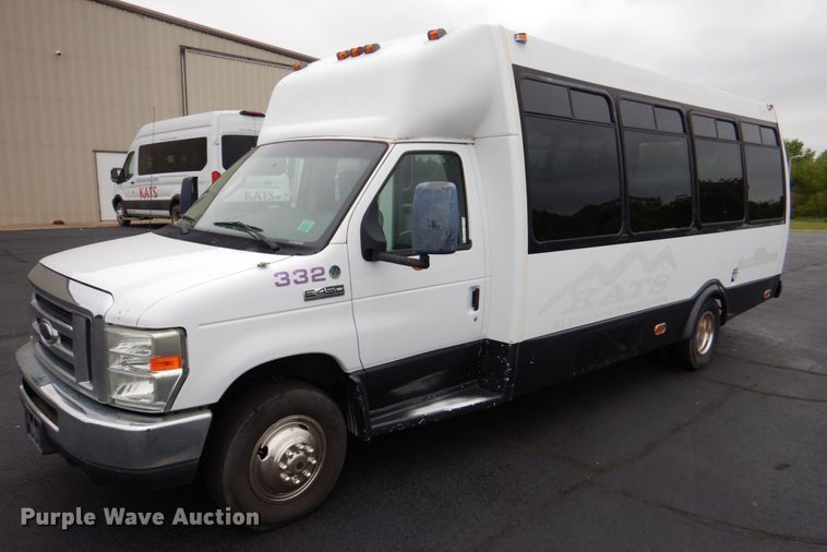 image for item HL9484 2009 Ford E450  shuttle bus