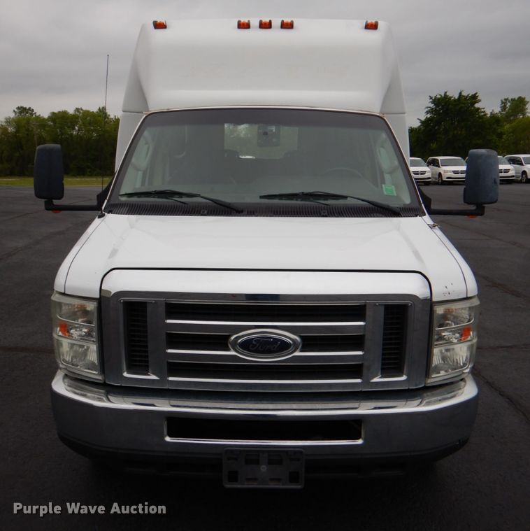image for item HL9484 2009 Ford E450  shuttle bus