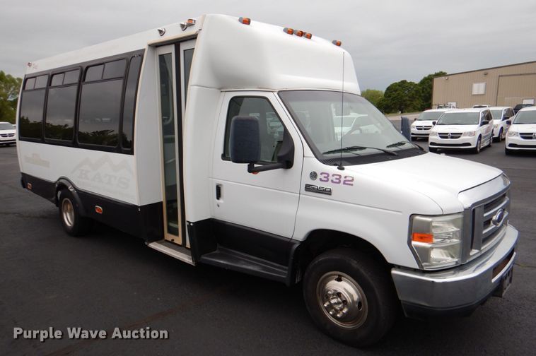 image for item HL9484 2009 Ford E450  shuttle bus
