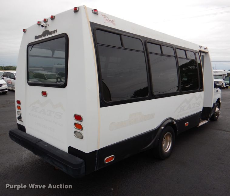 image for item HL9484 2009 Ford E450  shuttle bus