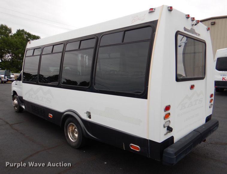 image for item HL9484 2009 Ford E450  shuttle bus