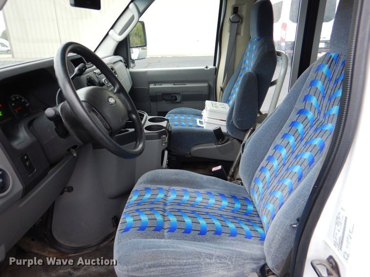 image for item HL9484 2009 Ford E450  shuttle bus