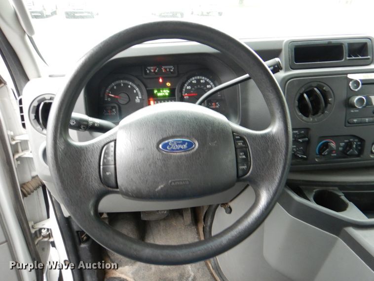 image for item HL9484 2009 Ford E450  shuttle bus