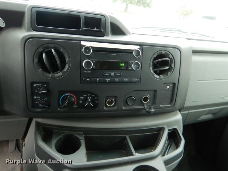 image for item HL9484 2009 Ford E450  shuttle bus