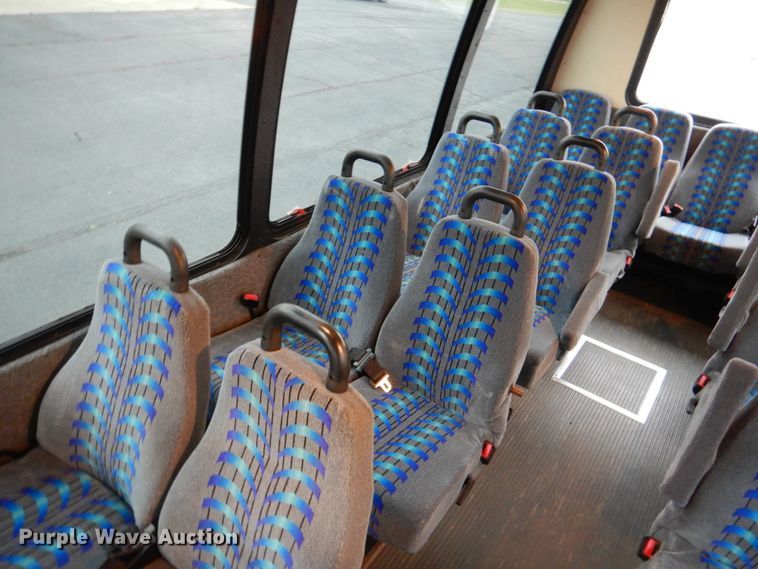 image for item HL9484 2009 Ford E450  shuttle bus