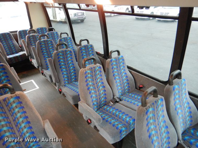 image for item HL9484 2009 Ford E450  shuttle bus