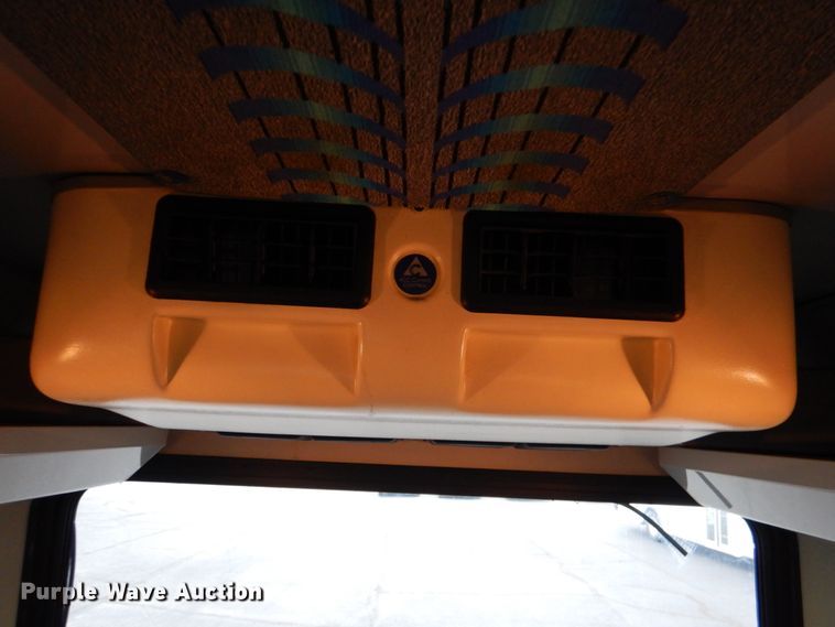 image for item HL9484 2009 Ford E450  shuttle bus