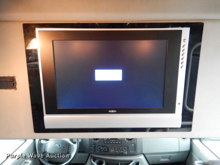 image for item HL9484 2009 Ford E450  shuttle bus