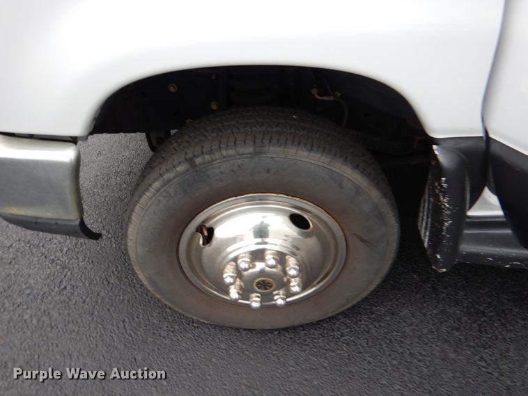 image for item HL9484 2009 Ford E450  shuttle bus