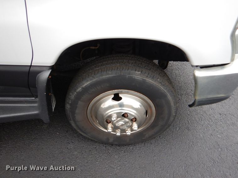 image for item HL9484 2009 Ford E450  shuttle bus