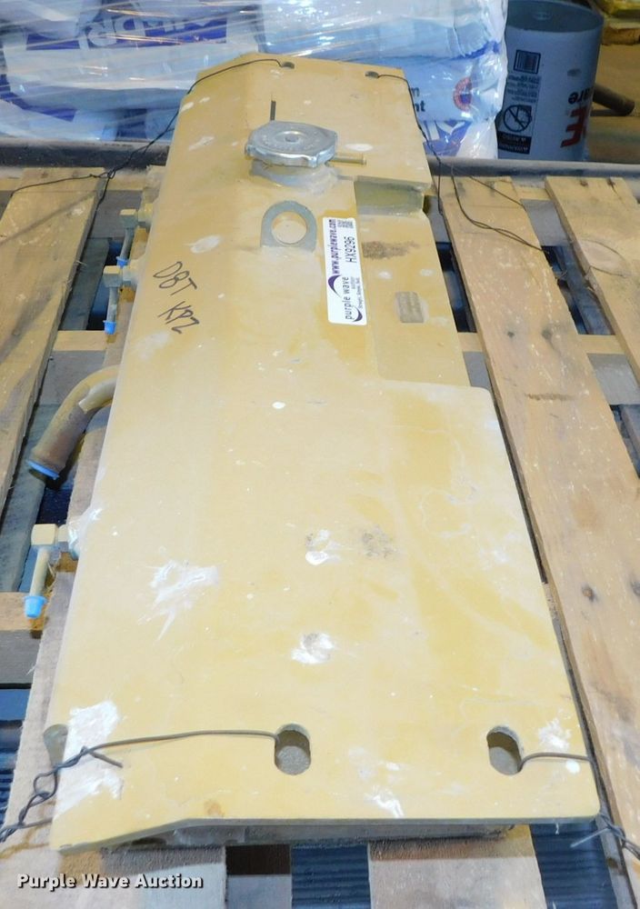image for item HX9296 Caterpillar D8T KPZ surge tank