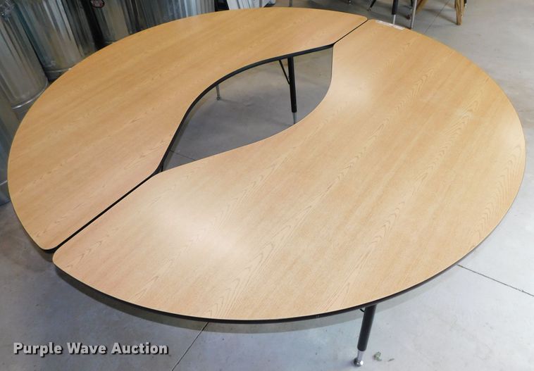 image for item HX9299 Tables & chairs