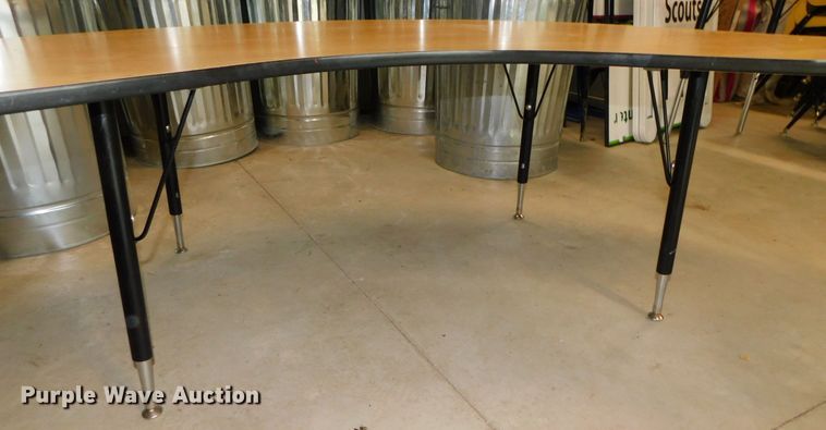 image for item HX9299 Tables & chairs