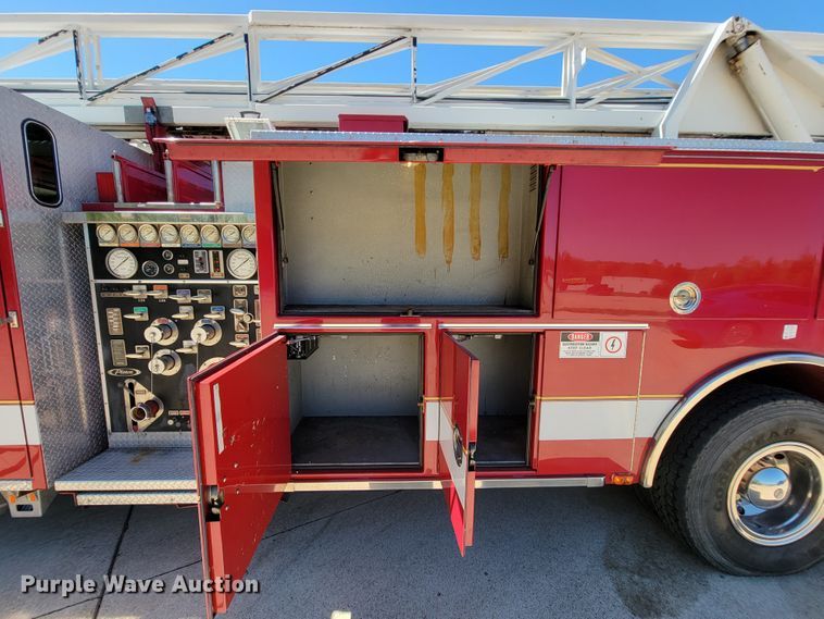 image for item IF9747 1989 Pierce  ladder fire truck