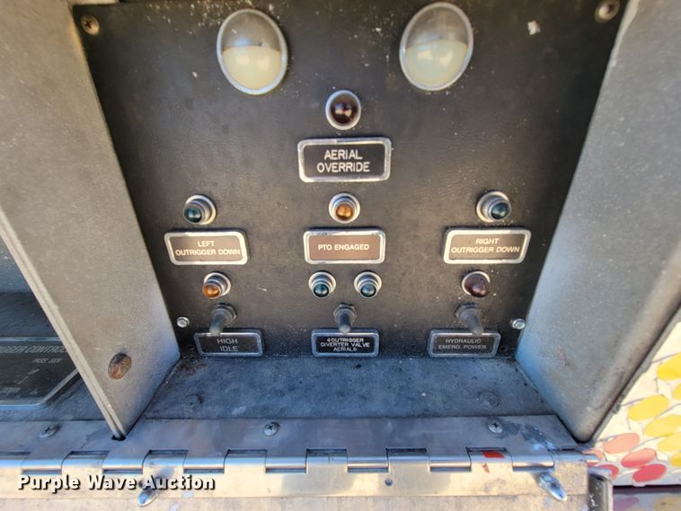 image for item IF9747 1989 Pierce  ladder fire truck