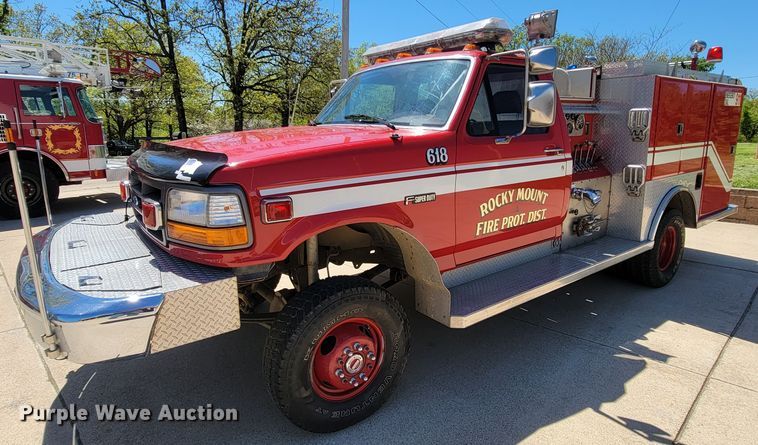image for item IF9748 1994 Ford F450 Super Duty  pumper fire truck
