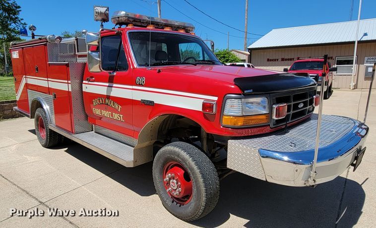 image for item IF9748 1994 Ford F450 Super Duty  pumper fire truck