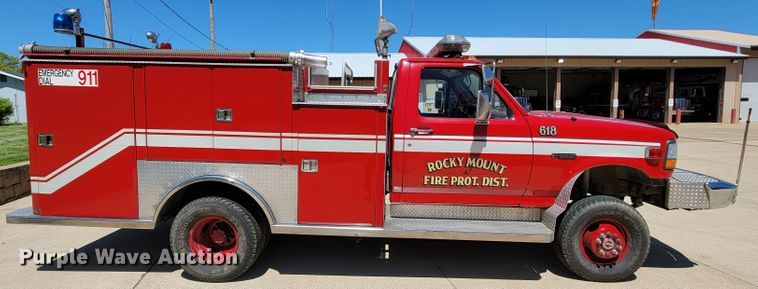 image for item IF9748 1994 Ford F450 Super Duty  pumper fire truck