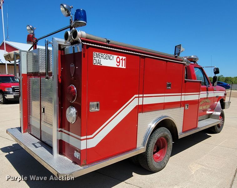 image for item IF9748 1994 Ford F450 Super Duty  pumper fire truck