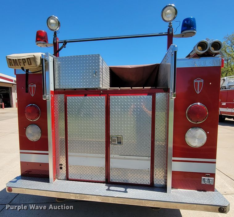 image for item IF9748 1994 Ford F450 Super Duty  pumper fire truck