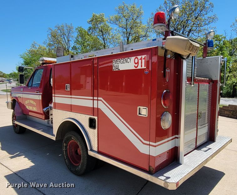 image for item IF9748 1994 Ford F450 Super Duty  pumper fire truck