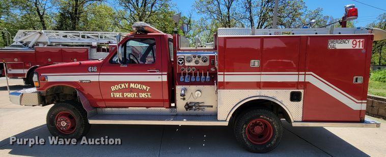 image for item IF9748 1994 Ford F450 Super Duty  pumper fire truck