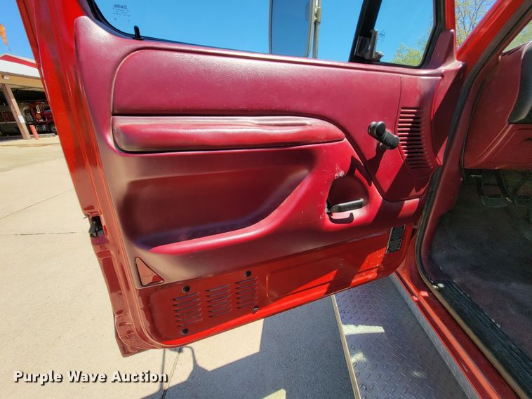 image for item IF9748 1994 Ford F450 Super Duty  pumper fire truck