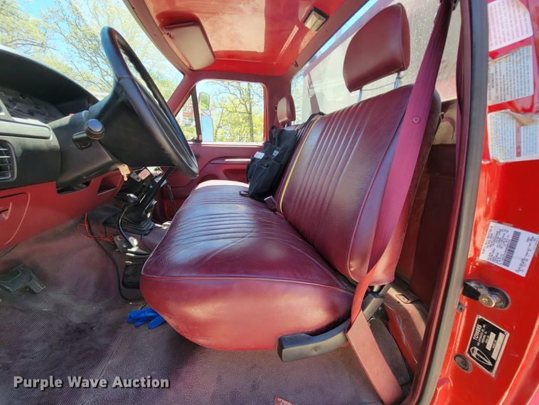 image for item IF9748 1994 Ford F450 Super Duty  pumper fire truck