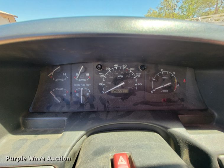 image for item IF9748 1994 Ford F450 Super Duty  pumper fire truck