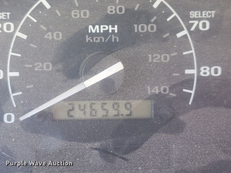 image for item IF9748 1994 Ford F450 Super Duty  pumper fire truck