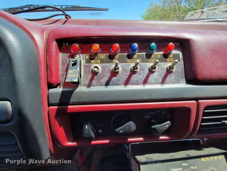 image for item IF9748 1994 Ford F450 Super Duty  pumper fire truck