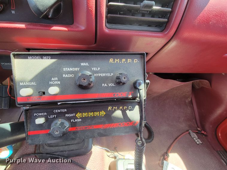 image for item IF9748 1994 Ford F450 Super Duty  pumper fire truck