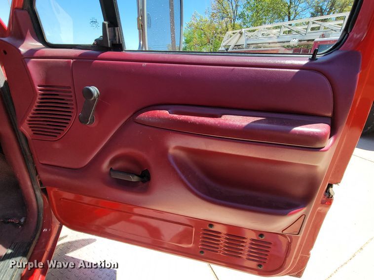 image for item IF9748 1994 Ford F450 Super Duty  pumper fire truck