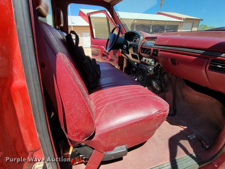 image for item IF9748 1994 Ford F450 Super Duty  pumper fire truck