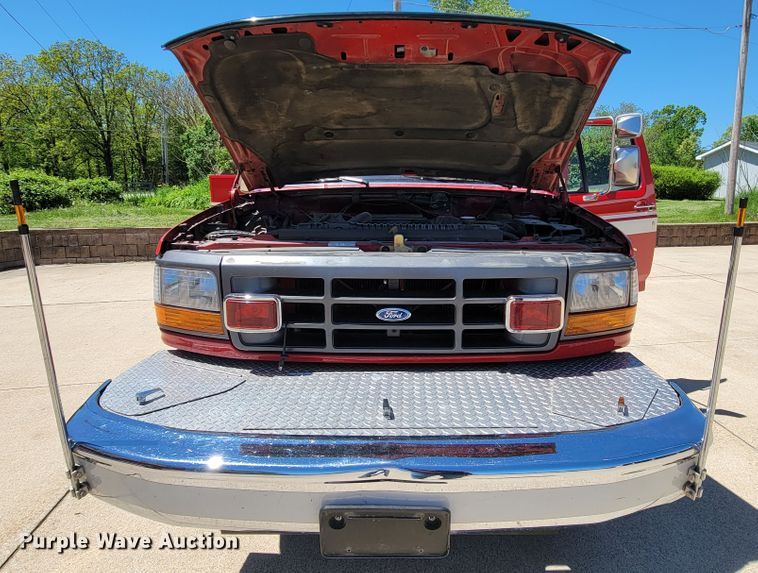 image for item IF9748 1994 Ford F450 Super Duty  pumper fire truck