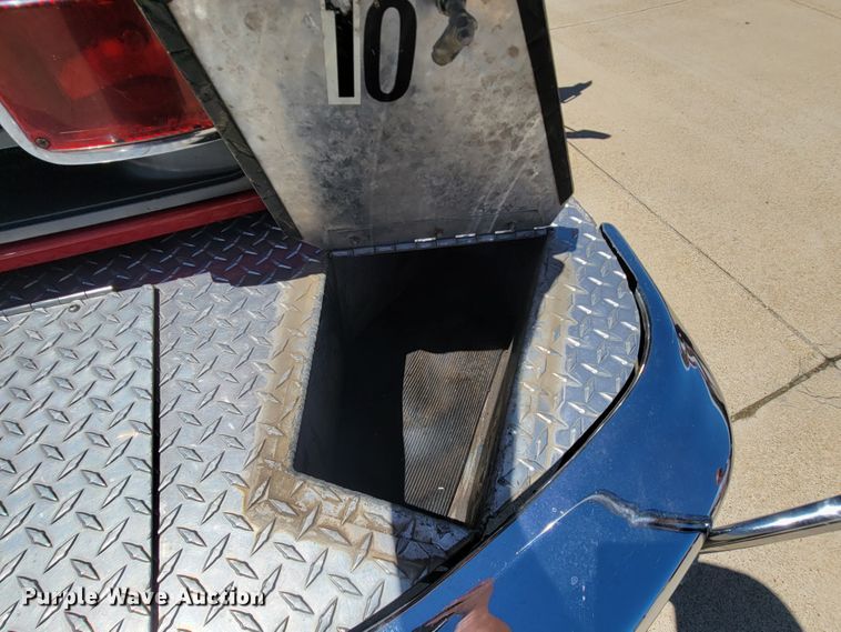 image for item IF9748 1994 Ford F450 Super Duty  pumper fire truck