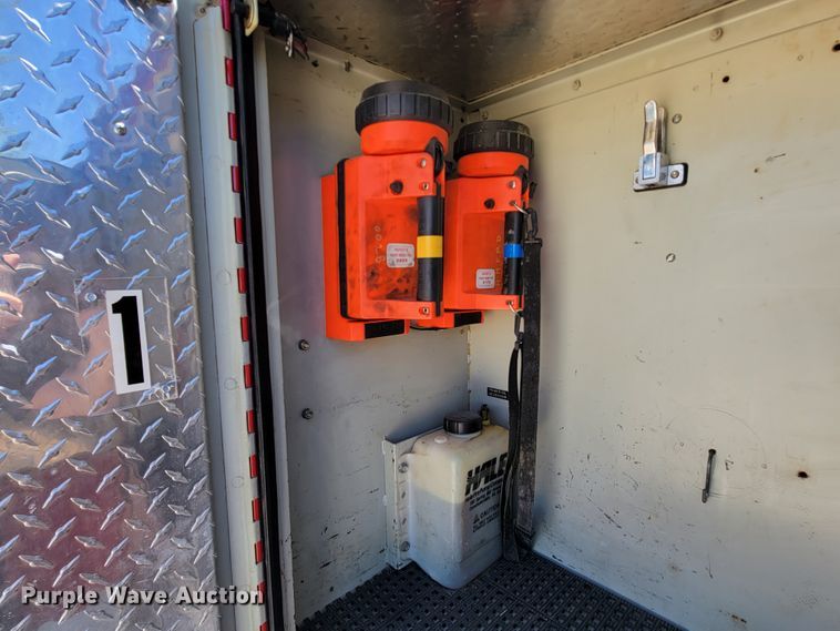 image for item IF9748 1994 Ford F450 Super Duty  pumper fire truck