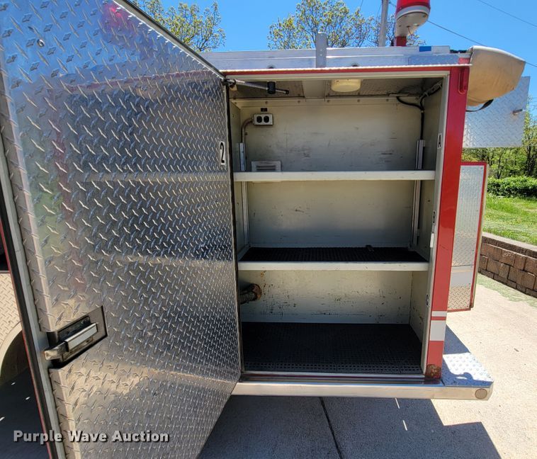 image for item IF9748 1994 Ford F450 Super Duty  pumper fire truck