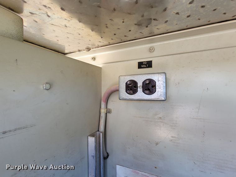 image for item IF9748 1994 Ford F450 Super Duty  pumper fire truck