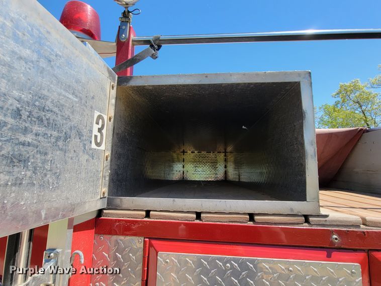 image for item IF9748 1994 Ford F450 Super Duty  pumper fire truck