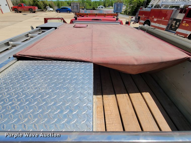 image for item IF9748 1994 Ford F450 Super Duty  pumper fire truck